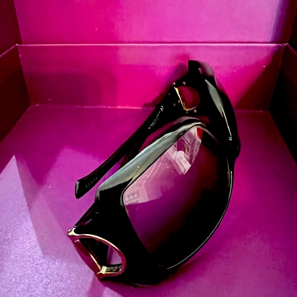 Authentic GUCCI Horsebit Detail Sunglasses - Picture 3 of 10